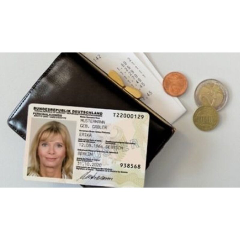 Front and back view of the German ID Card